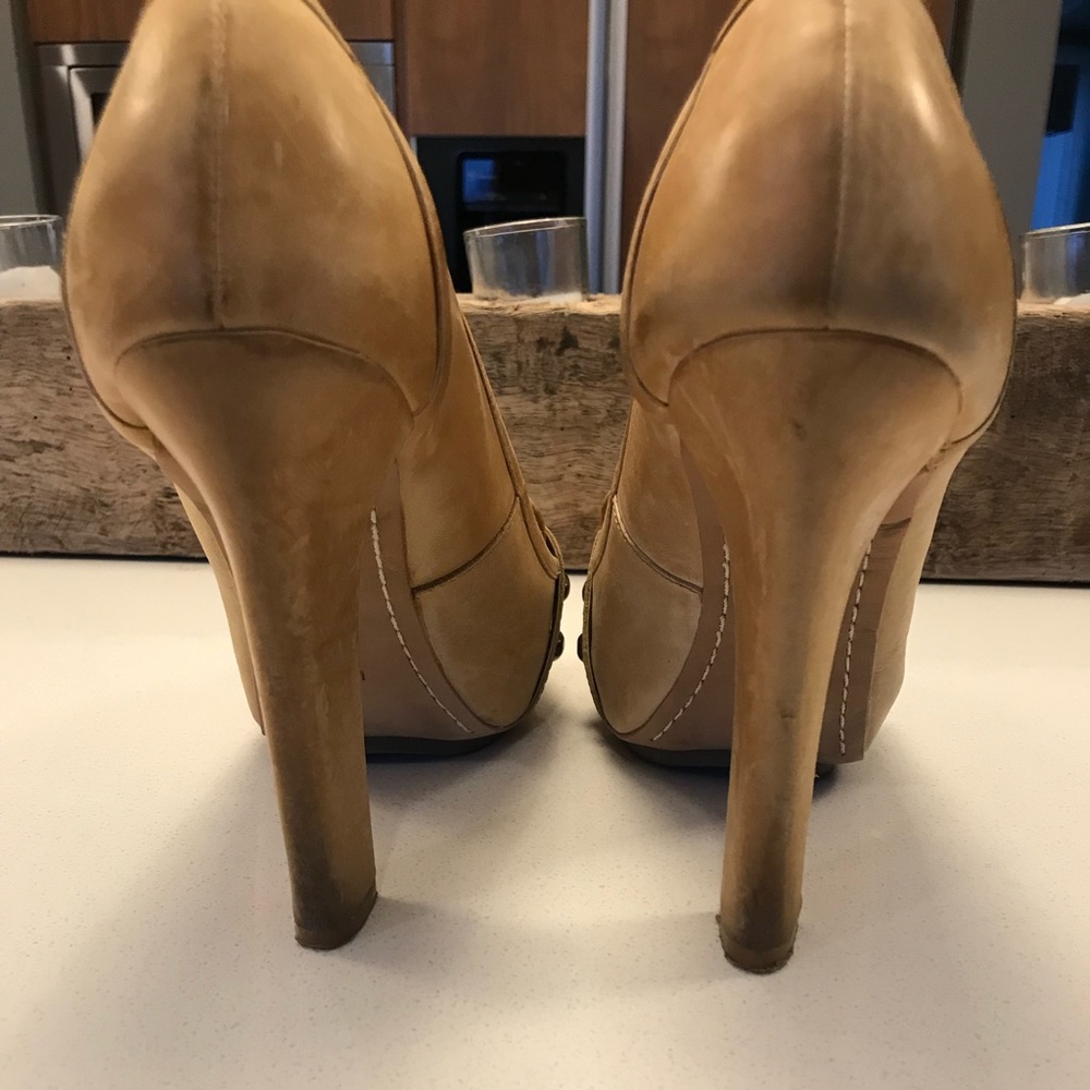 Shoes/Heels - Picture 3 of 4